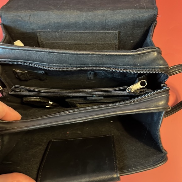 Hush Puppies Cross Body purse 3 sections, coin purse keys and cards holder ID - Picture 7 of 10